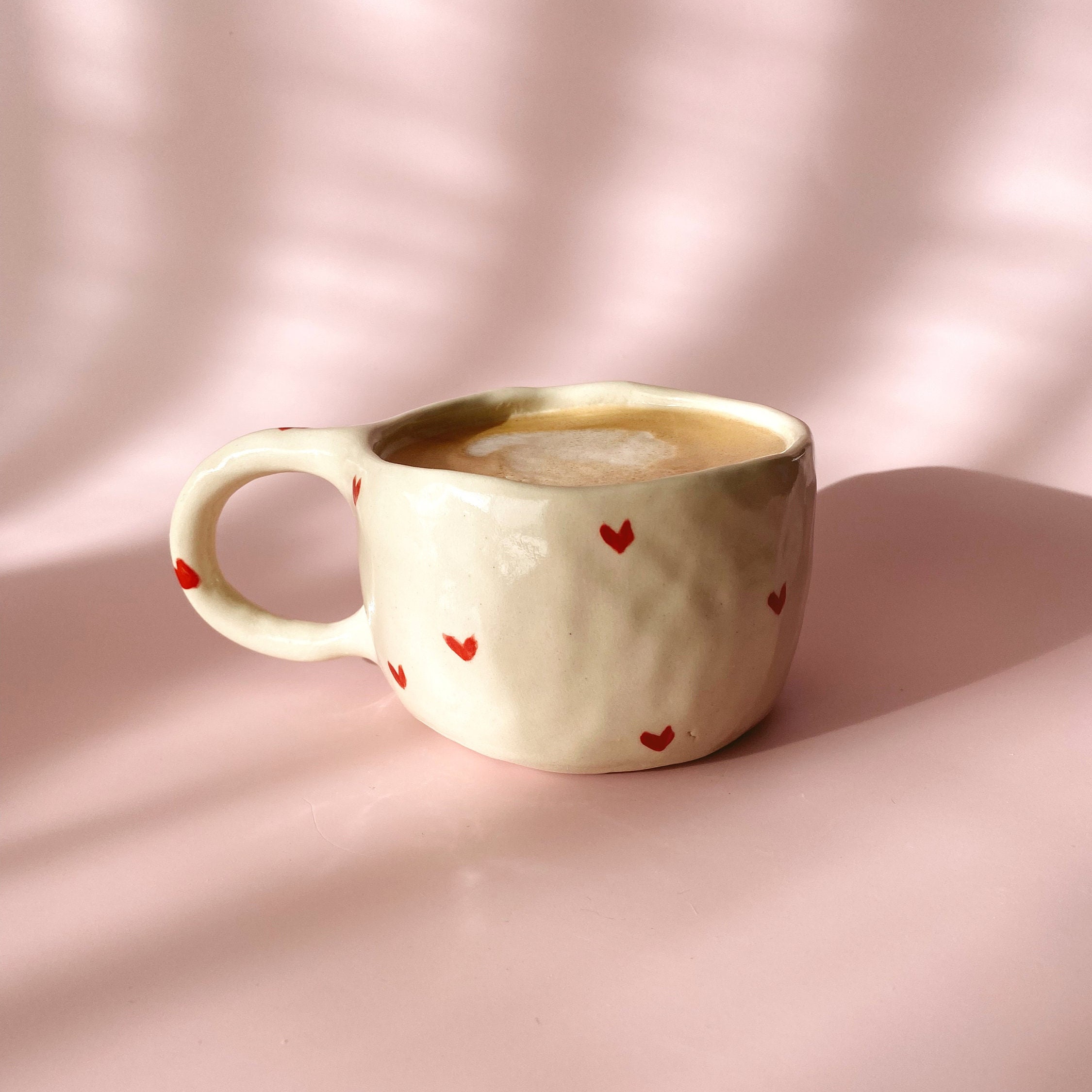 手作りの陶器の愛のマグカップ、かわいいマグカップ、パーソナライズ 