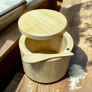 Bambus Salzstreuer: Magnetischer Drehdeckel & Löffel