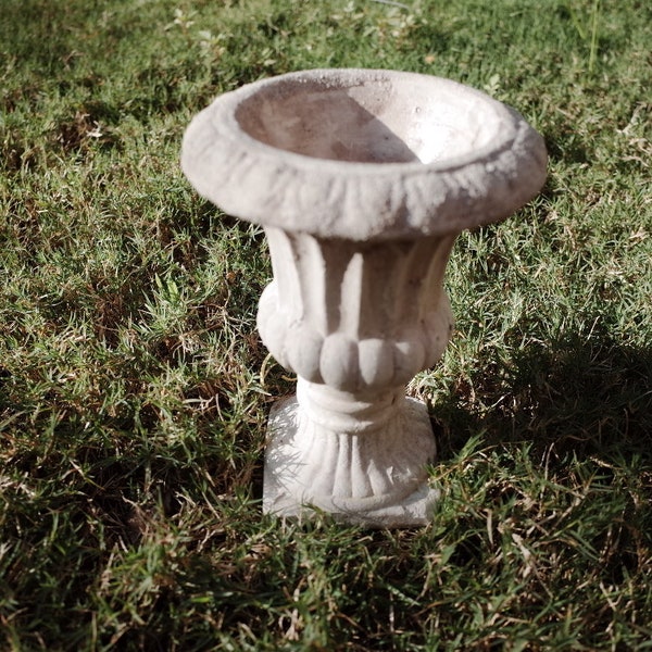 Single Vintage Urn Pedestal Vase / Roman Round Garden Campana Urn Planter Pot / White Pedestal Urn Vase for Flowers Arrangements / Best Gift