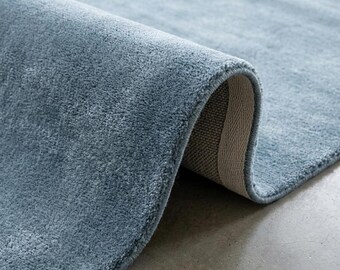 Handgetufteter blauer Wollteppich, einfarbig blauer Teppich, moderner minimalistischer Teppich, flauschiger neuseeländischer Wollteppich, luxuriöser Wohnzimmerteppich, Teppich in Sondergröße