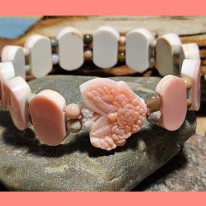 Elegant Natural Queen Conch Shell Carved Bracelet