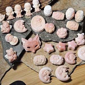 Natural Carved Queen Conch Shell Beads