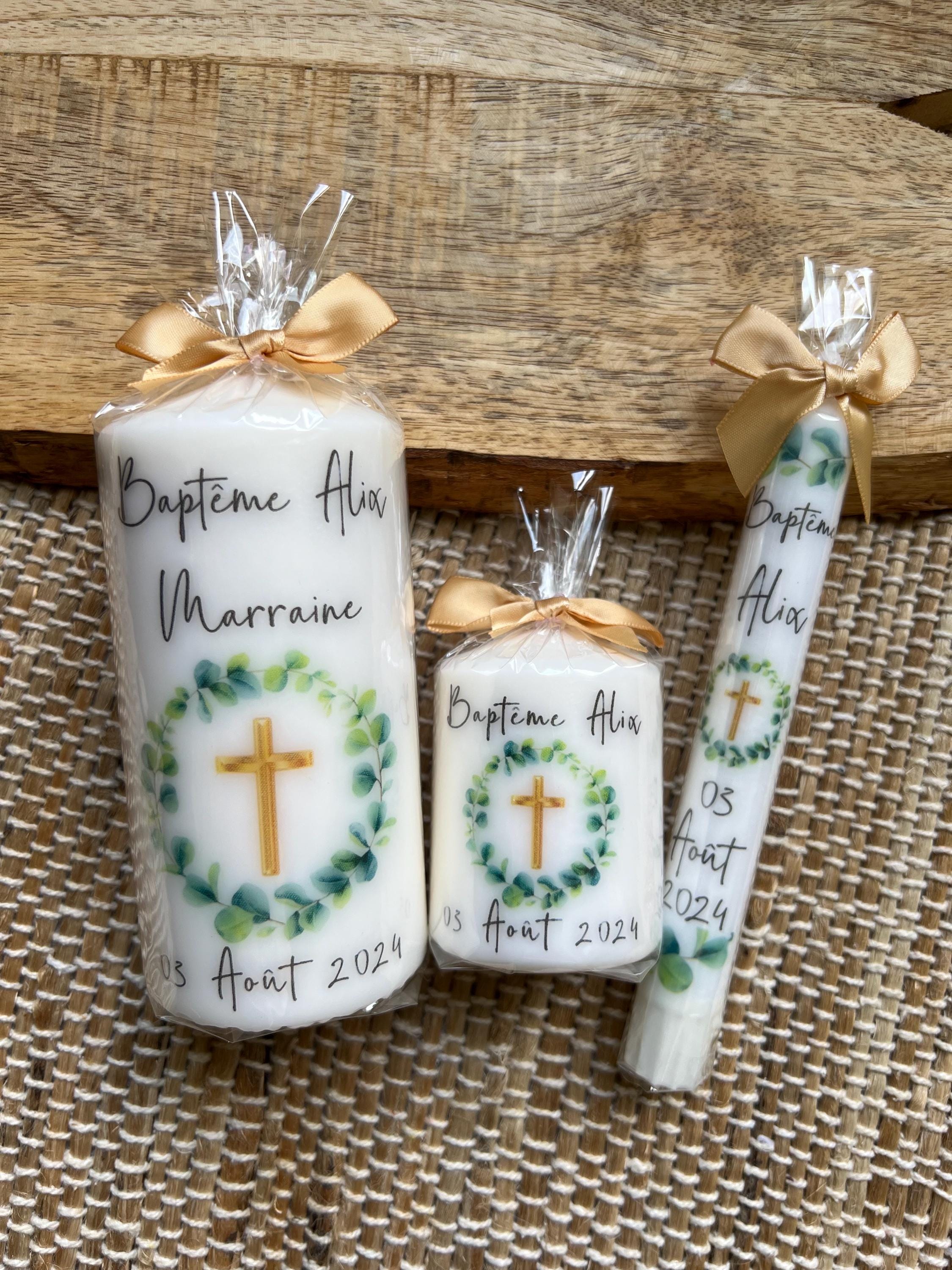 Bougie personnalisée baptême avec croix dorée et feuillage