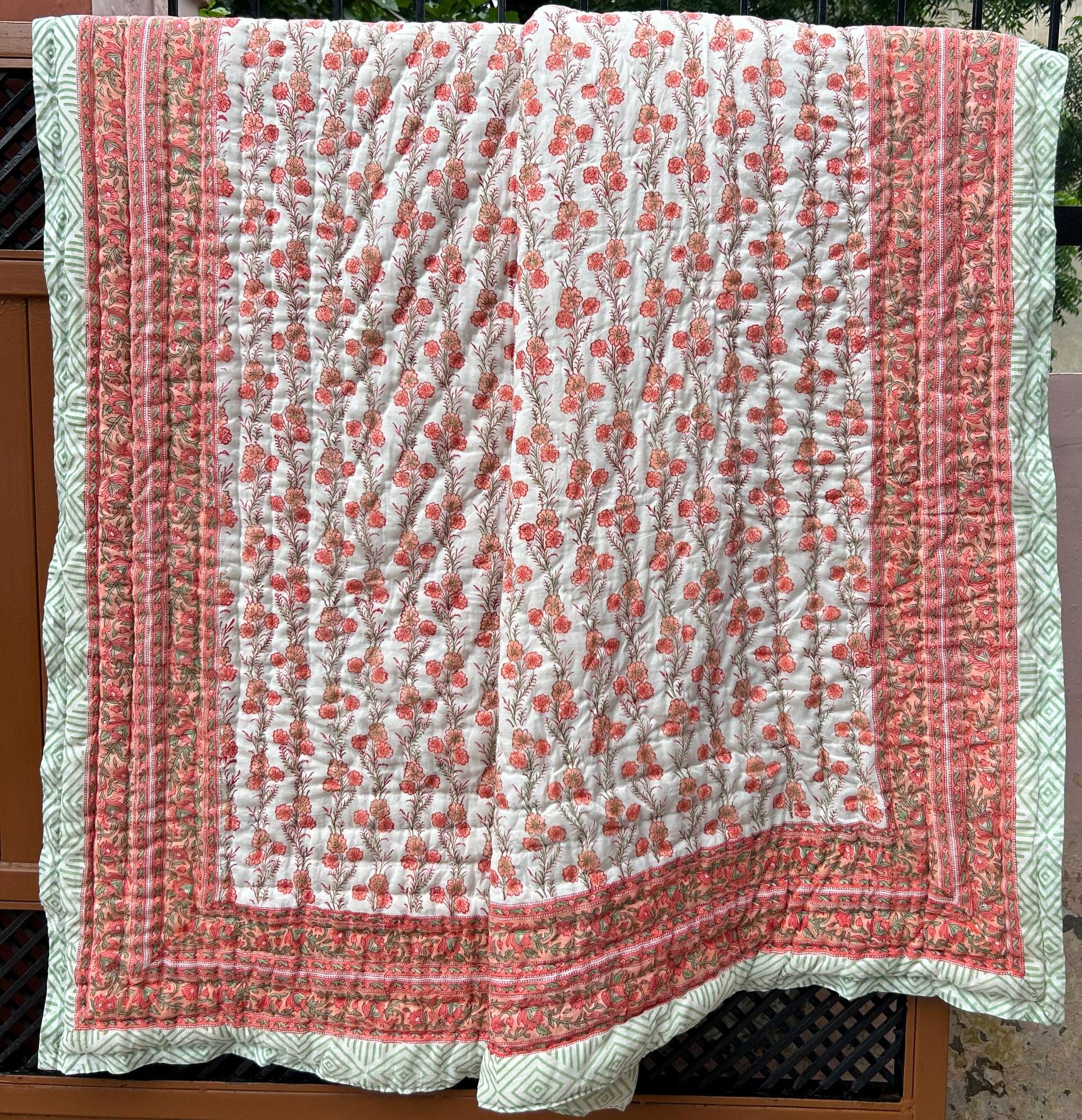 クイーンサイズのブロックプリントキルト：リバーシブルインドジャイ