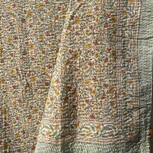Bruin Ajrakh Hippie Queen Handgemaakte Boheemse Sprei King Size Plantaardige Kleurstof Kantha Deken Dekbedovertrek Boho Quilten Indigo Print Ajrakh Katoen Quilt 90X108 inch Bruin Ajrakh Hippie Queen Handgemaakte Boheemse Sprei King Size Plantaardige Kleurstof Kantha Deken Dekbedovertrek Boho Quilten Indigo Print Ajrakh Katoen Quilt 90X108 inch