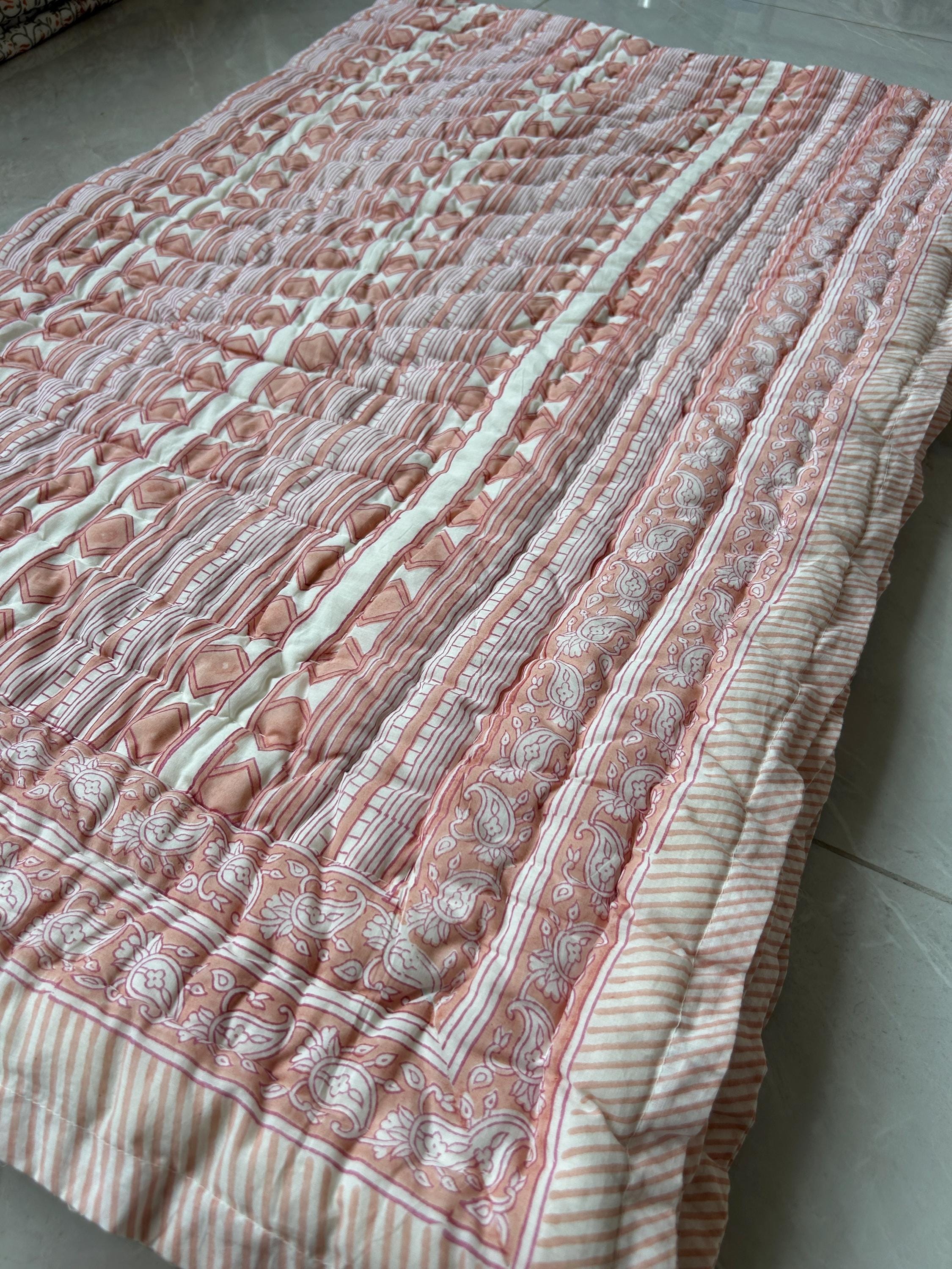 ハンドブロックプリントのキングサイズキルト：リバーシブル