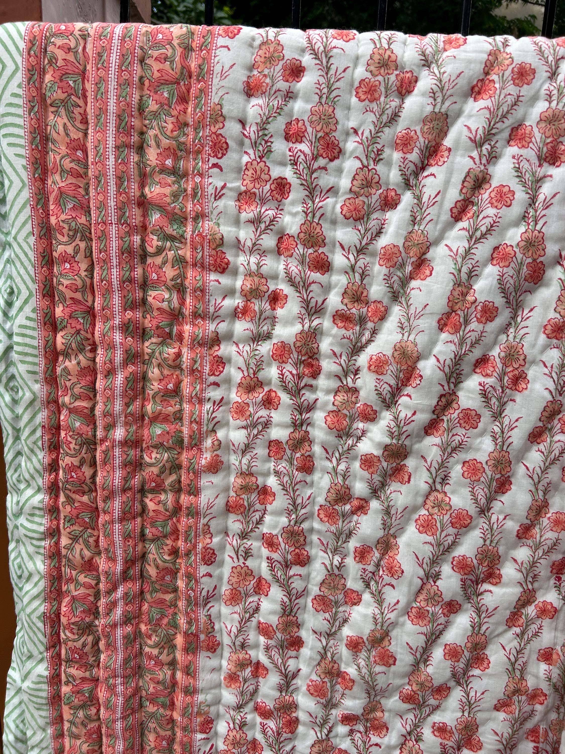 クイーンサイズのブロックプリントキルト：リバーシブルインドジャイ