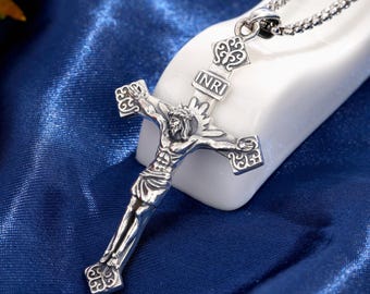 Collar con Cruz de Jesús en Plata de Ley 925, Colgante de Crucifijo de Plata Hecho a Mano, Amuleto de Protección de Joyería Católica, Regalo de Navidad para Hombres y Mujeres