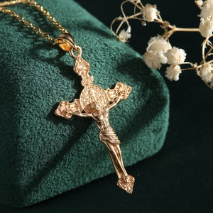 Sterlingzilveren Jezus kruisketting, vergulde heilige Jezus aan kruis met NDSMD, antieke trouwe kruisbeeld Jezus hanger, christelijke sieraden