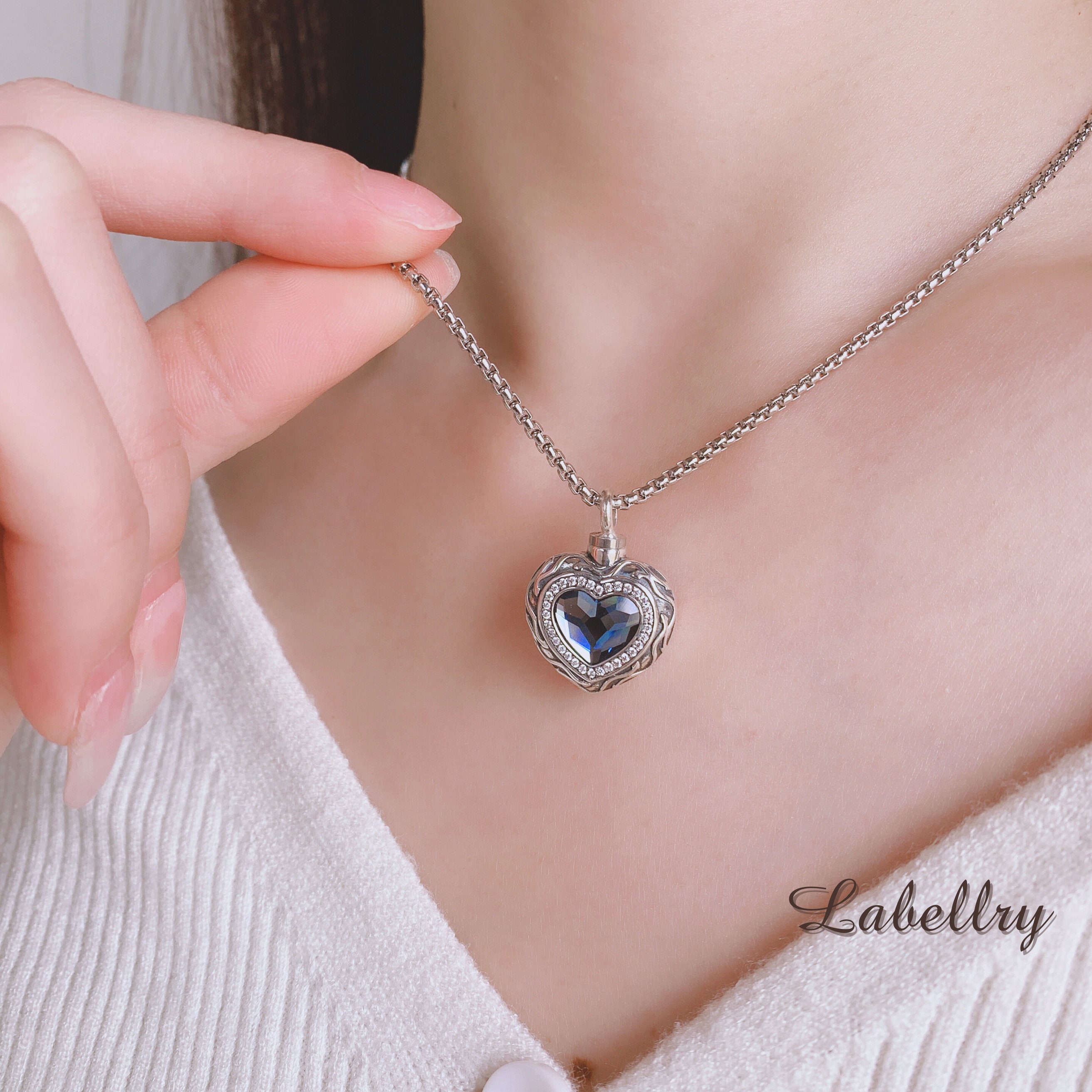 FRYNEAUY Collana Urna Ciondolo Celtico A Forma Di Cuore Con Barra Cilindrica Per Ceneri - Argento Sterling 925 - Gioiello Ricordo Per Donna