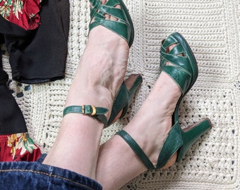 Vintage 1940s Forest Green Leather Ankle Strap Heels Platforms Criss Cross 7.5