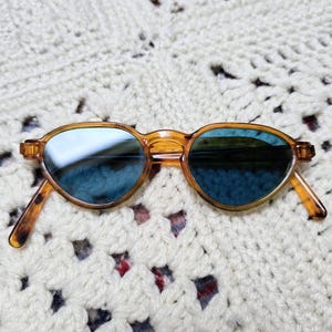 Vintage 1940s American Brown Marbled Frame and Blue Lenses Sunglasses