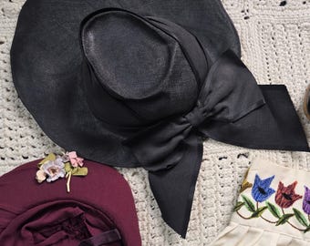 Grote vintage zonnehoed uit de jaren 40 met fijn rietje groot strikvizier Fedora-hoedje
