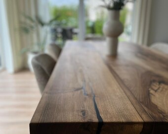 Table à manger en bois massif de noyer avec bord droit