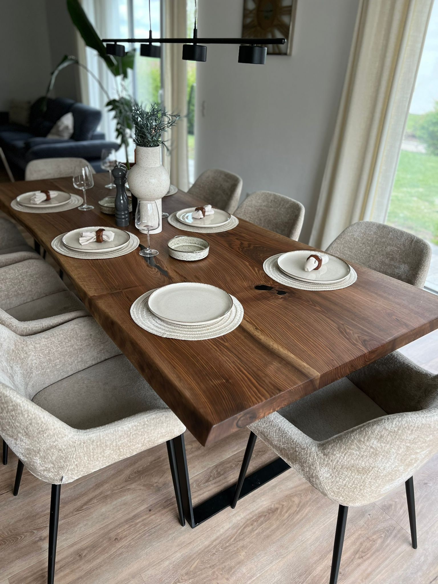 Table à manger chêne massif bords naturels pieds croisés 180 cm VESUVE