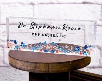 Placa de escritorio acrílica personalizada con nombre y flores
