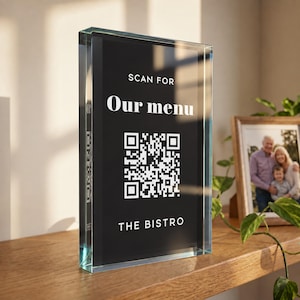 Znak z kodem QR do menu restauracji, wyświetlacz stołowy z akrylowego bloku zeskanowanego do menu, niestandardowy tekst i kolory, cyfrowy stojak na menu do kawiarni