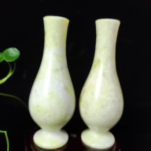 Jade Stone hand carved flower vase,Jadeite Soapstone Natural Green Jade Carving Bottle Vase Jar Jasper Quartz Jardiniere Flower Bottle Copy