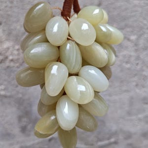 White Decorative Stone Grape, Natural Marble Grape, Home Decor, Onyx Grape Ornament, Crystal Healing Fruit, Polished Marble Paperweight T511