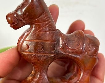 Vecchio cristallo curativo intagliato a forma di cavallo in giada, collana di cristallo, ciondolo fatto a mano in pietra grezza con gemma di cristallo di quarzo chakra