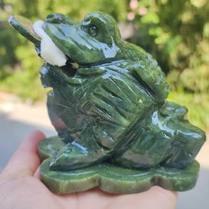 Natural Green jade Money Toad Figurine Feng Shui Fortune Coin Stone Crystal Healing Toad/ Frog /Chan Chu Sculpture Prosperity Gemstone CM299