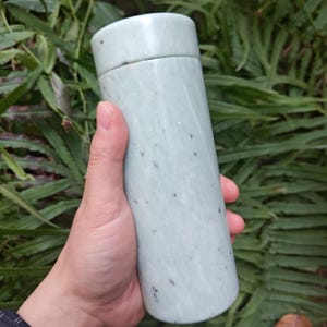Natural Serpentine Green Jade Bottle With Lid Make by a Whole Piece of Green Jade Mug purification Stone Water container Quartz Handcrafted