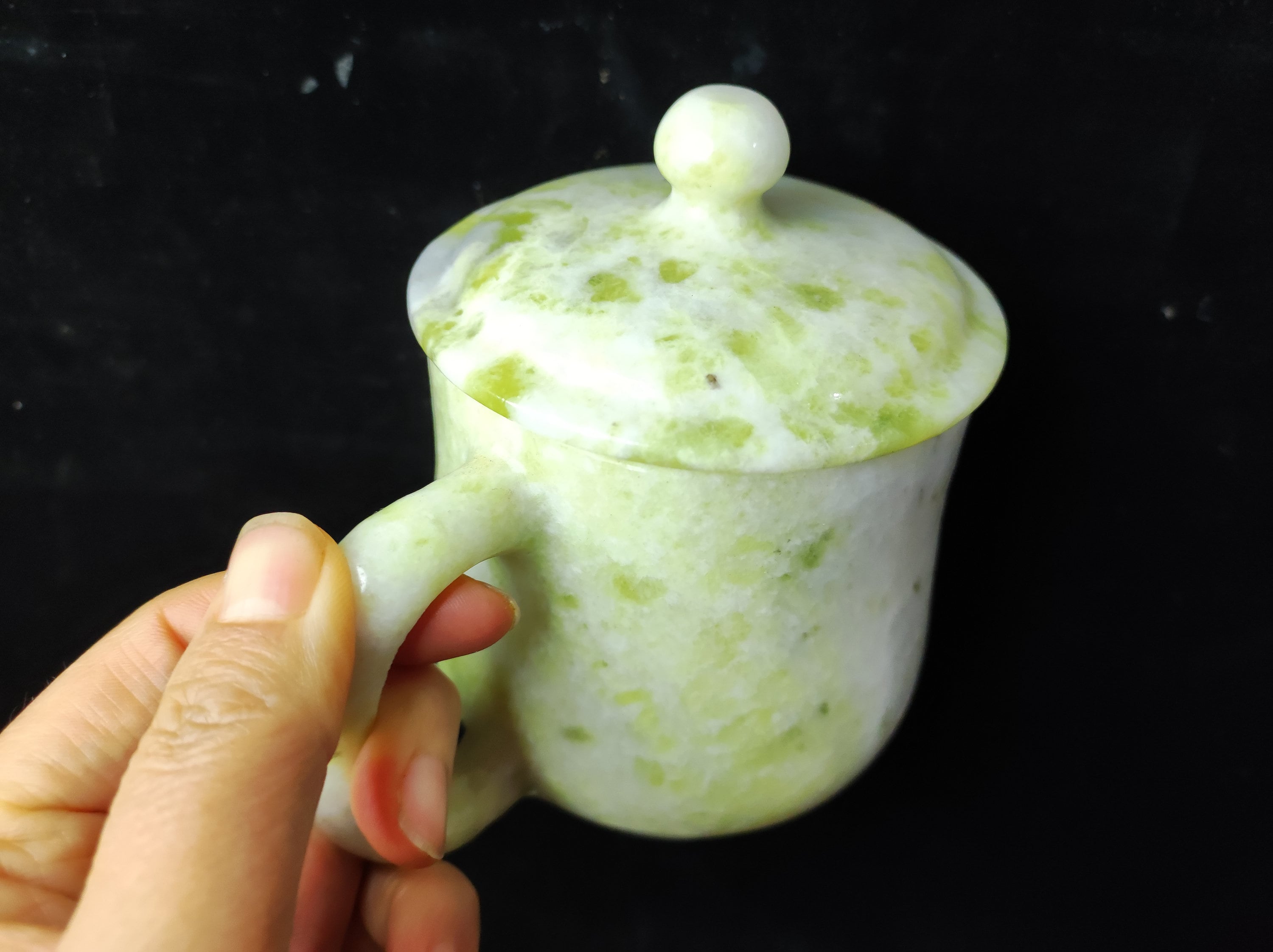 特価SALE中★中国翡翠のホットストーン (R2) 新品未使用★温活、免疫力 絶妙な中国製天然翡翠ティーカップ、手彫りクリスタルマグカップ