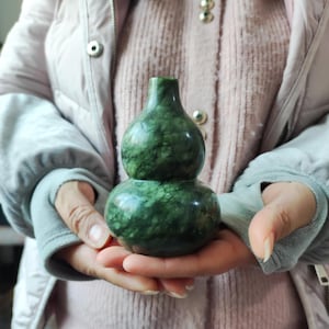 Funny crystal Natural green Jade gourd statue Feng Shui Fortune gourd ,Handmade Raw Stone gourd Gem Chakra Quartz Crystal birthday gifts C64