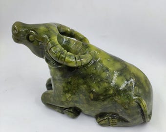 Statua di bue intagliata a mano in giada verde naturale, raffigurante un bue zodiacale, scultura in pietra di mucca in cristallo di giadeite, decorazione Feng Shui CM400