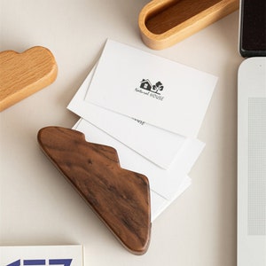 Benutzerdefinierte Holz Desktop Visitenkartenhalter, Office Desktop Card Aufbewahrungsbox, Front Schreibtisch Visitenkartenhalter, personalisiertes Geschenk Bild 3