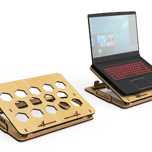 Pode incluir: Dois suportes para laptop de madeira com um design de favo de mel. O suporte &agrave; esquerda est&aacute; fechado e o suporte &agrave; direita tem um laptop preto no topo.