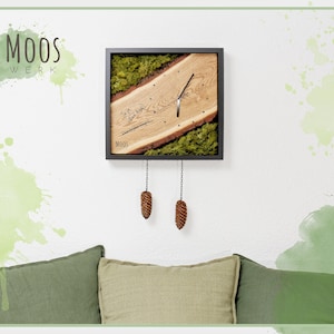 Cheeky wall clock as a moss picture | Clock in Black Forest design | A unique piece made of moss and wood - a piece of nature for your home.