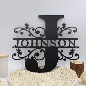 Elegante letrero de metal personalizado con nombre de familia con monograma: regalo personalizado perfecto, decoración del hogar, diseño único de letras y apellidos, regalo para papá