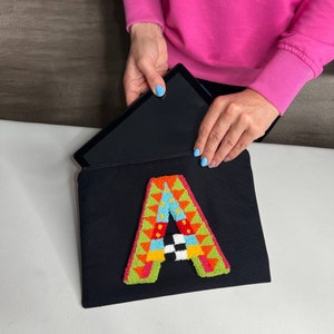 Funda personalizada para iPad, bolso para tableta bordado a mano, accesorios para iPad de lona, regalo para Navidad, embrague con estampado de letras, tela resistente al agua
