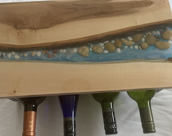 Live Edge Tabletop Weinregal für vier Flaschen | Wasserszene | River Tischweinregal | Upgrade auf Acht oder Zwölf Flaschen möglich