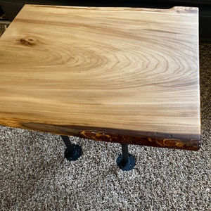 Ręcznie robiony stolik kawowy z drewna o żywych krawędziach: rodzimy wiąz z Wisconsin, robinia lub orzech