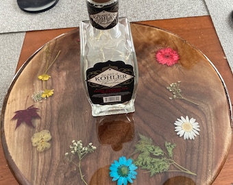 Wood & Epoxy Lazy Susan: Rotating Charcuterie Board with Embedded Flowers