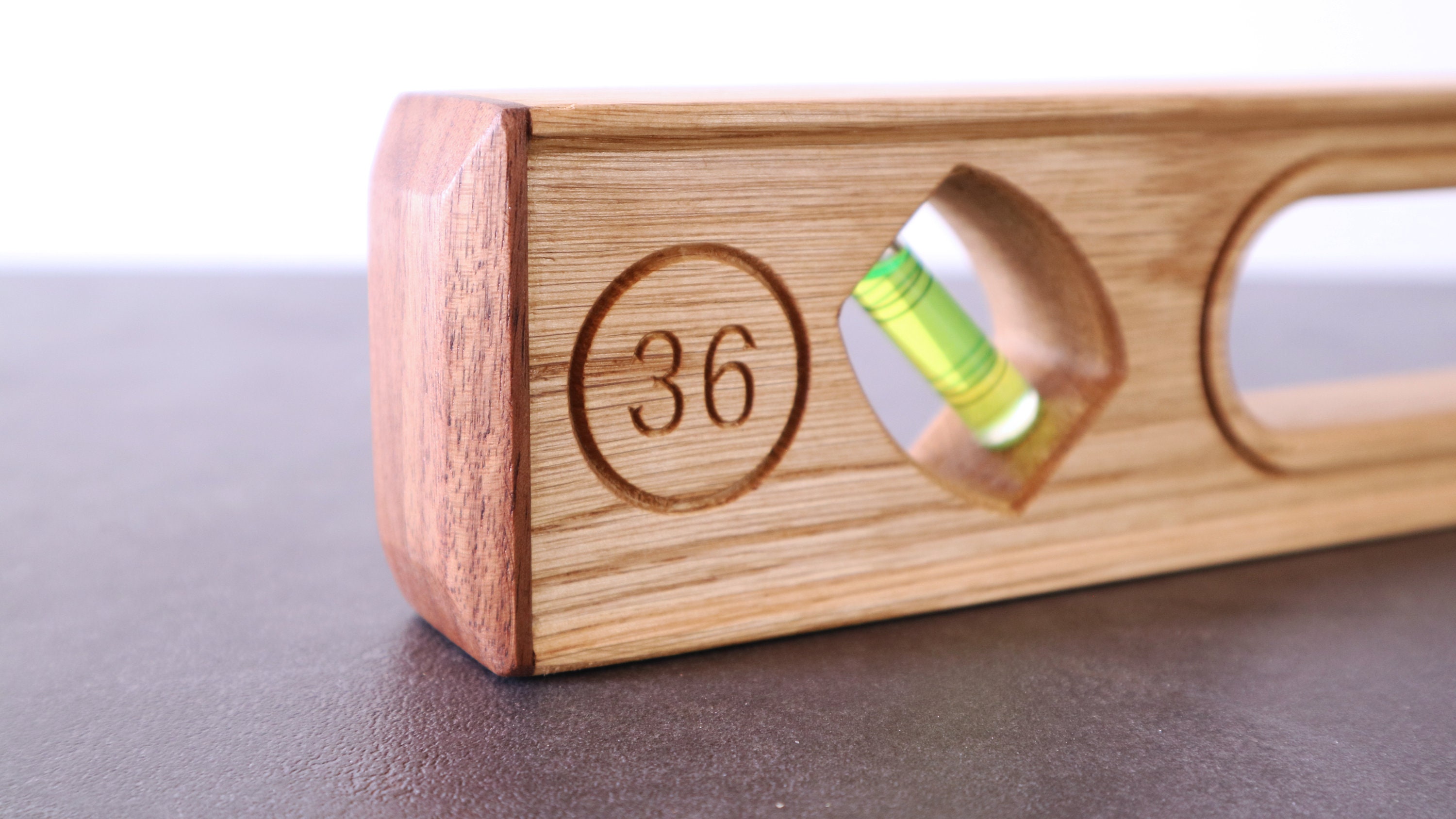 HOFMEISTER Wasserwaage Aus Buchenholz Mit Gravur - Lustiges Geschenk Für Handwerker & Väter - 15 Cm Mini-Wasserwaage