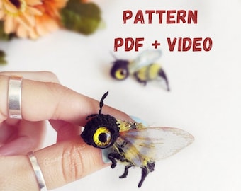 Pattern bee and flowers crochet amigurumi brooch DIY tutorial in English