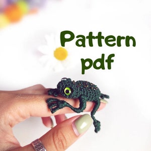 Frog amigurumi crochet brooch DIY tutorial in English