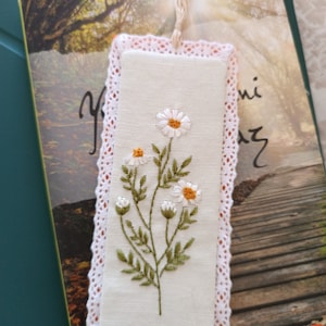 bookmark/ handmade bookmark/ daisy bookmark/ artembroidery/ embroidery bookmark