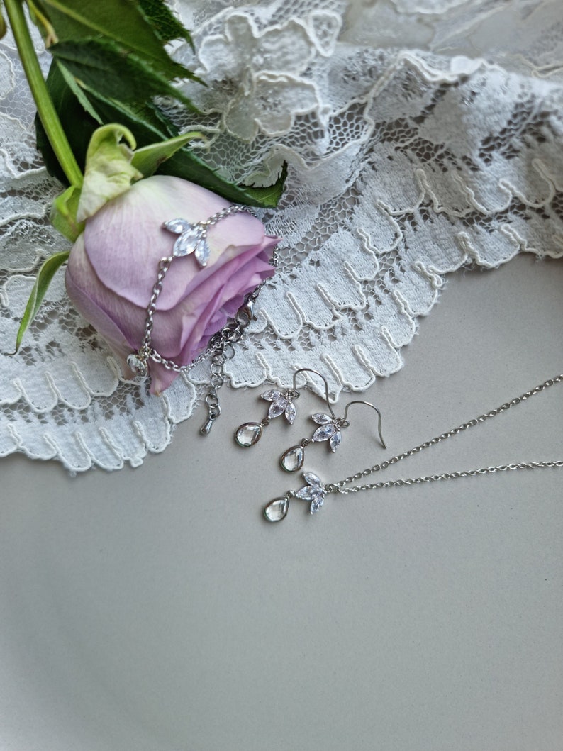 Braut Schmuckset mit Blume und durchsichtigem Tropfen Silber-farben Hängende Ohrringe, Armband und Kette, Hochzeitsschmuck, Brautschmuck imagen 6