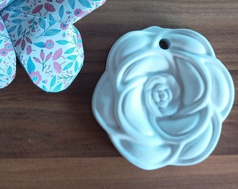 Large ceramic flower medallion - essential oil or perfume diffuser - mistress gift - nanny gift - mom gift