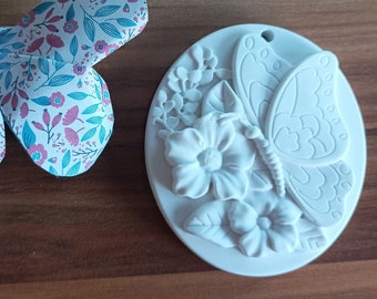 Medallion in plaster flower & butterfly - To paint - gift - birthday gift