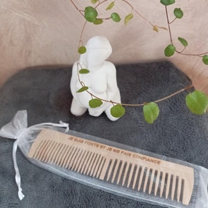Childbirth comb with mantra in French or English, Birch wood comb + organza pouch