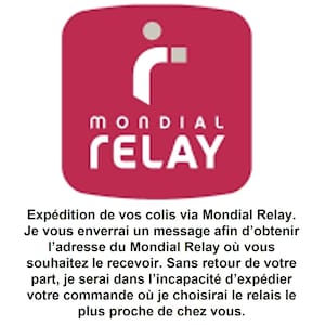 Op de afbeelding: Een rood vierkant met een gestileerde witte letter "i" en de woorden "MONDIAL RELAY" in wit. De tekst onder het vierkant luidt: "Exp&eacute;dition de vos colis via Mondial Relay. Je vous enverrai un message afin d'obtenir l'adresse du Mondial Relay o&ugrave; vous souhaitez le recevoir. Sans retour de votre part, je serai dans l'incapacit&eacute; d'exp&eacute;dier votre commande o&ugrave; je choisirai le relais le plus proche de chez vous."