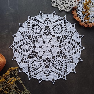 Vintage round Doily White, Crochet doily, Beige table centerpiece, Round doilies, Vintage handmade doilies, Doilies decor