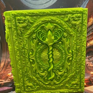 Tome du druide – Boîte de rangement pour dés et cartes imprimés en 3D | Étreinte de la nature | PLA en soie vert néon