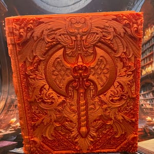 Tome Barbare - Boîte de rangement pour cartes et dés imprimés en 3D | Pouvoir primordial | PLA soie orange