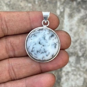 Colgante de ópalo dendrítico natural, dije de ópalo arbustivo de plata de ley, piedra forestal blanca y negra